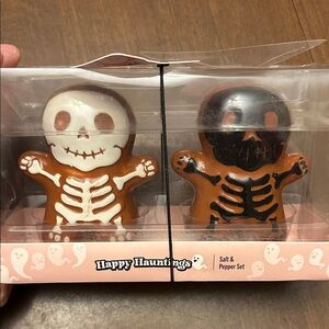 Skeleton Salt and Pepper Shaker Set